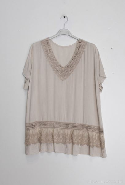 Immagine di CURVY GIRL VISCOSE SUMMER TOP WITH LACE DETAIL